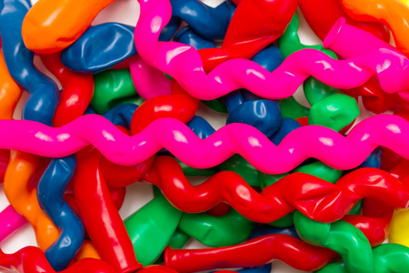 在一张白纸没有充气的气球照片