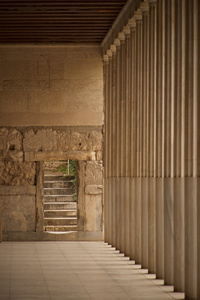 石阶旁柱廊柱廊
