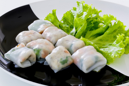 有食品的四个孩子大白海鳊许多盐水鱼在意大利领班吃的食物快餐他们