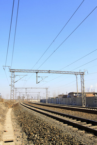 电气化铁路接触网钢柱图片