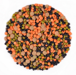 干小扁豆和白豆的混合物照片