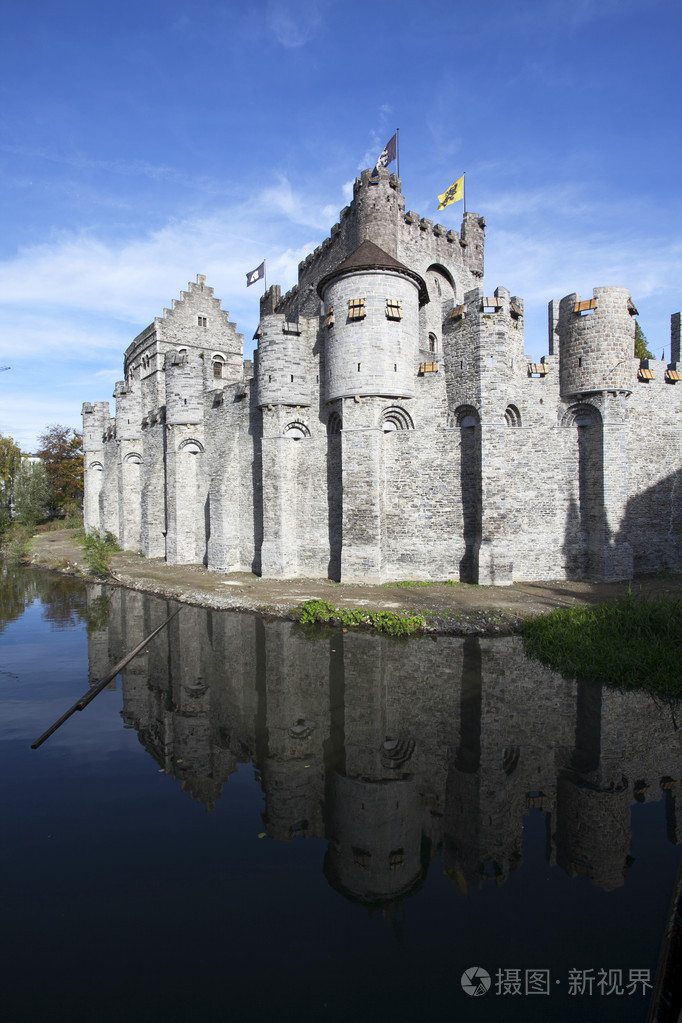 伯爵城堡中凡是头脑佛兰德斯比利时反映了在水中