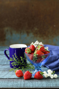 新鲜有机草莓木桌, 健康食品