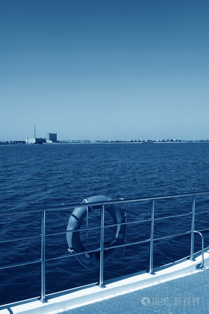 在船上生活的航标照片-正版商用图片0a0mtv-摄图新视界