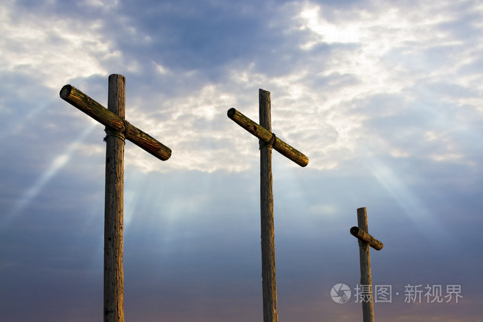 三个十字架和光荣的天空