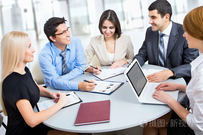 在会议工作的商务人士