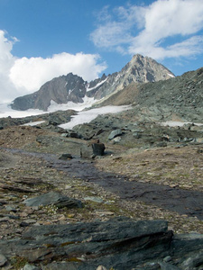 在奥地利 hohe tauern 的大格洛克纳山远足和登山