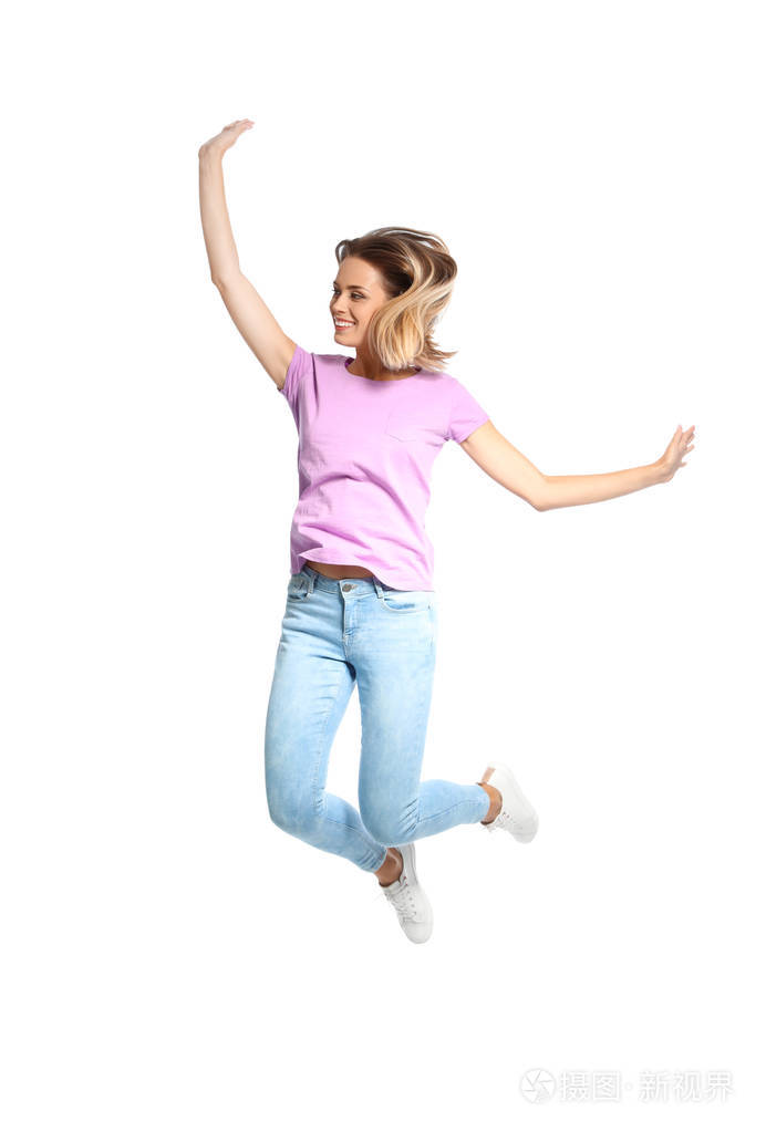 美丽的女人跳在白色的背景