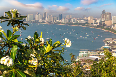 芭堤雅海湾全景鸟瞰, 泰国在夏季的一天