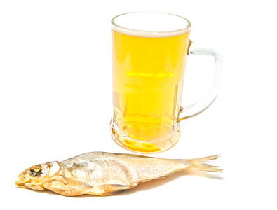 咸鱼和杯啤酒