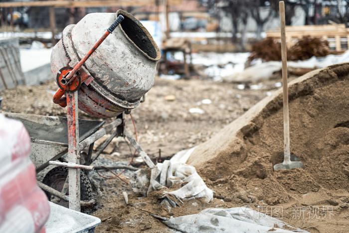 混凝土搅拌机, 沙子和建筑工地上的工具