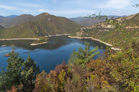 保加利亚普罗夫迪夫地区罗多普山瓦查 安东尼瓦诺夫齐 水库全景秋拉景