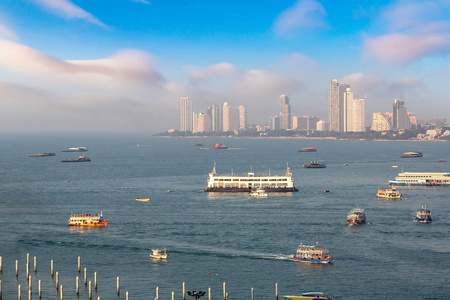 芭堤雅海湾全景鸟瞰, 泰国在夏季的一天