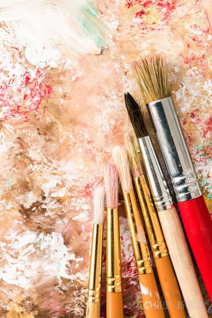不同的艺术家画笔