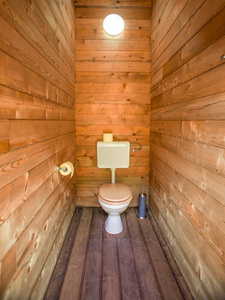 厕所小木屋图片