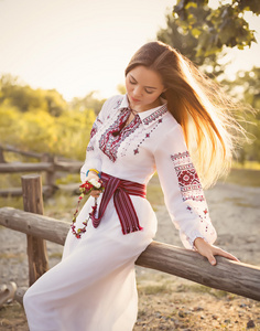 民族服装的乌克兰姑娘