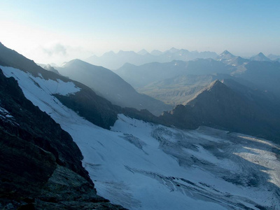 在奥地利 hohe tauern 的大格洛克纳山远足和登山