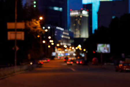 夜闲市中心的远景模糊背景图片