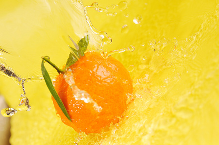 橘和水溅