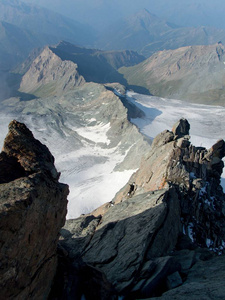 在奥地利 hohe tauern 的大格洛克纳山远足和登山