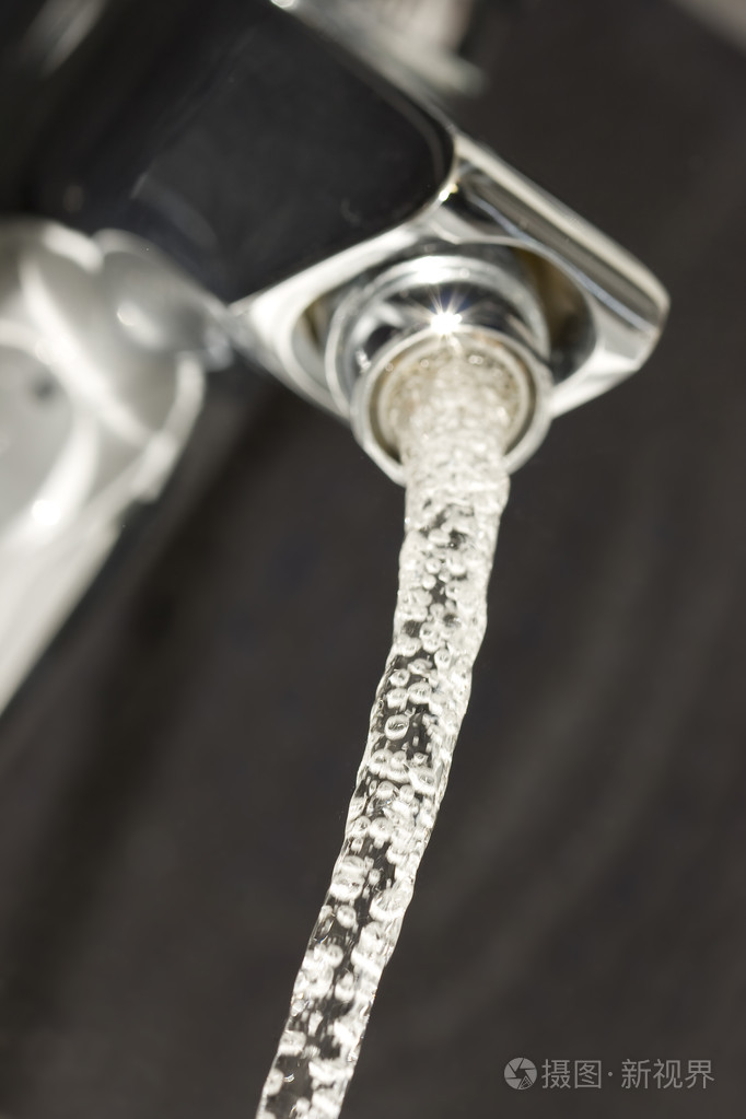 水龙头滴水