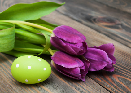 郁金香和复活节彩蛋