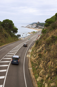 沿着海边的公路