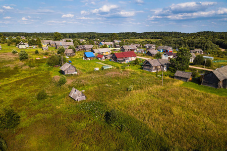 Ladva 村绿地和 Vepsian 森林鸟瞰图。边境列宁格勒地区和卡累利共和国, 俄罗斯