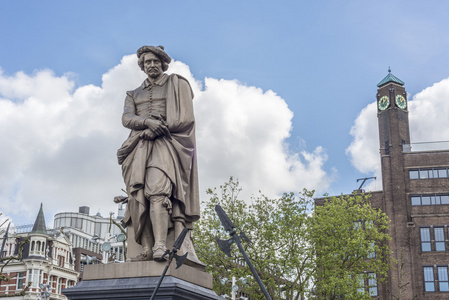 兰斯塔德在阿姆斯特丹,荷兰的伦勃朗雕像照片