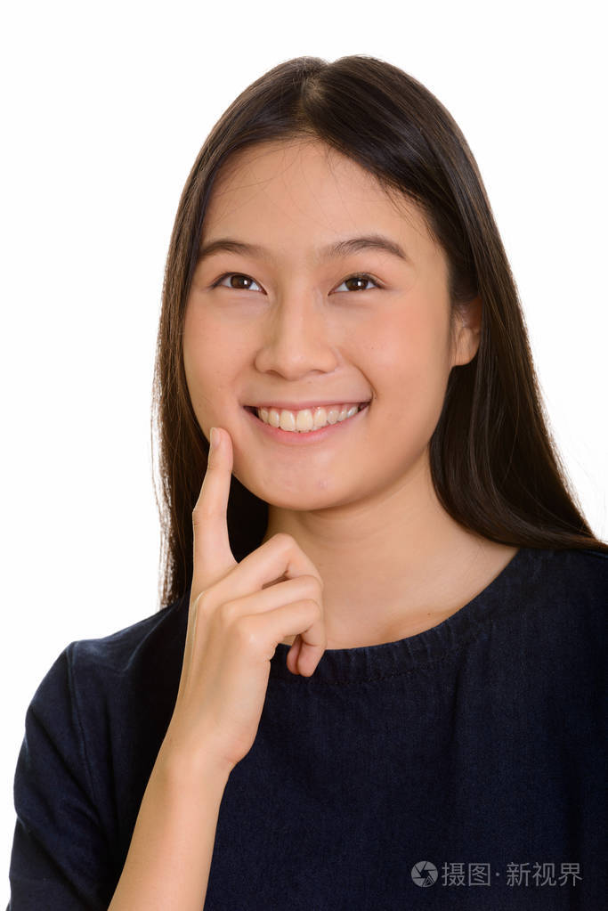 年轻快乐亚洲青少年女孩微笑着,思考照片-正版商用图片0a3hgx-摄图新