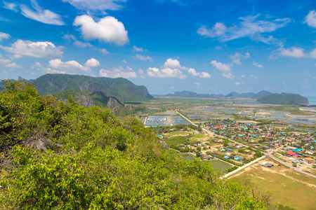 拍摄的全景鸟瞰图 Sam Roi 峰国家公园, 泰国在一个夏天的一天