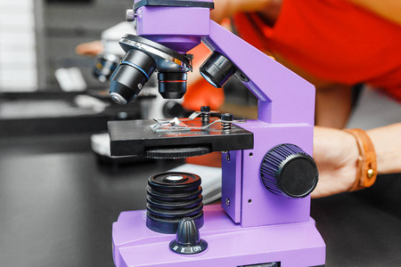实验室用石矿物电子显微镜特写镜头