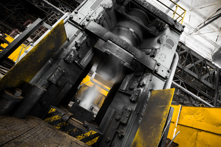 不锈钢锻造蒸汽锤照片