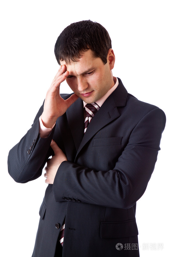 一个集中的男人是硬思考