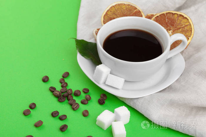 杯咖啡绿色背景