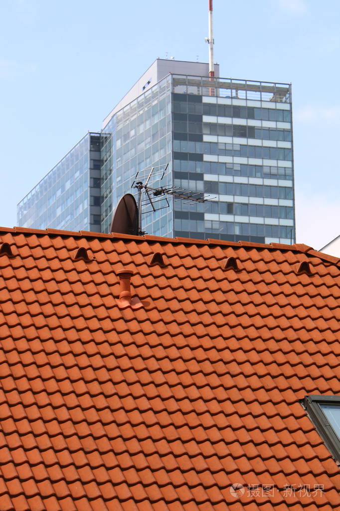 屋顶覆盖着陶瓷墙地砖