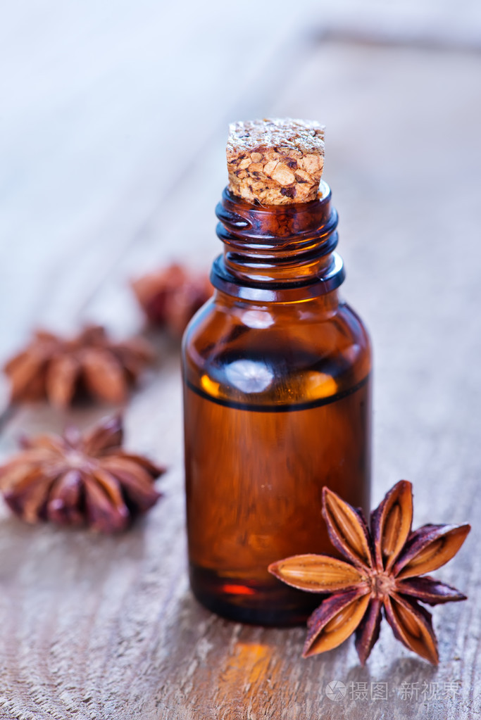 八角茴香油在瓶子里