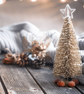 圣诞节节日装饰仍然生活在木背景, 家庭舒适和假期的概念