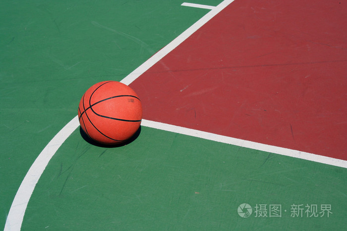篮球在罚球线