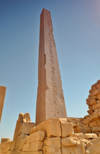 在卡纳克神庙的方尖碑。卢克索。埃及