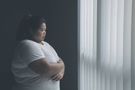 伤心难过的脸表达悲伤.