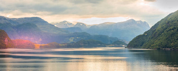 挪威峡湾日落全景, 山风景