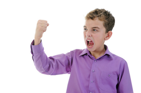 生气的穴居人男孩图片