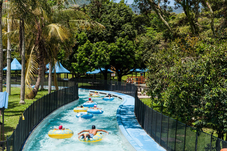 水上乐园, 游泳池区被称为 la 里约热内卢蓝调在一个晴朗的日子