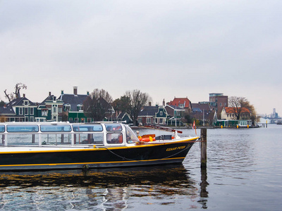 荷兰阿姆斯特丹附近的荷兰赞丹镇附近的扎安塞桑斯附近的船只运输