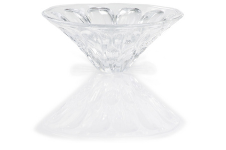 孤立在白色背景上的水晶花瓶