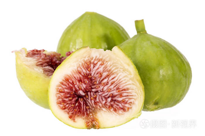 新鲜的绿色无花果在白色背景下被隔离, 关闭.食品图片