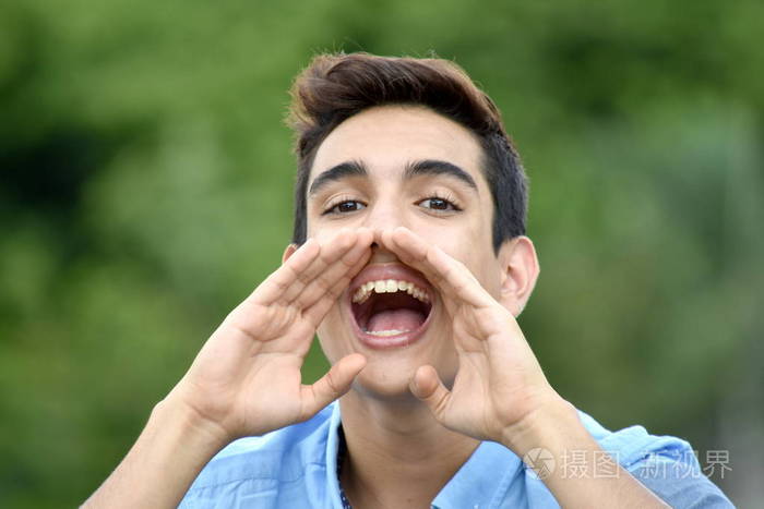 男孩年轻人呼喊