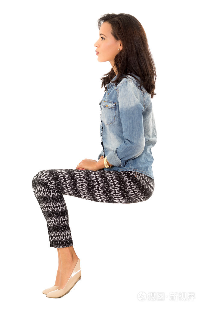 西班牙裔美国人坐着的女人