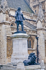 奥利弗  克伦威尔雕像在伦敦，英国